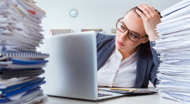 Загруженность персонала: как оценить трудовую нагрузку и выявить перегрузки или простои